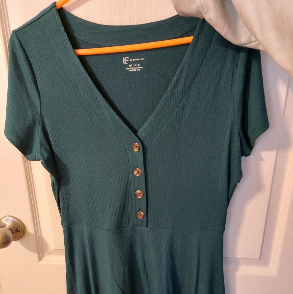 No Boundaries Large dark green, short sleeved dress.